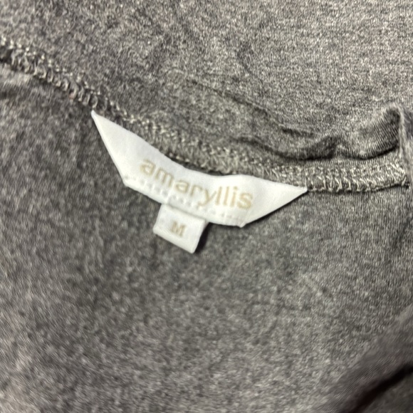 Amaryllis grey tee with long leopard print sleeves medium - Picture 2 of 2